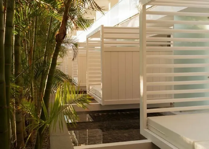 Marina Bay View, Adults Only Hotel